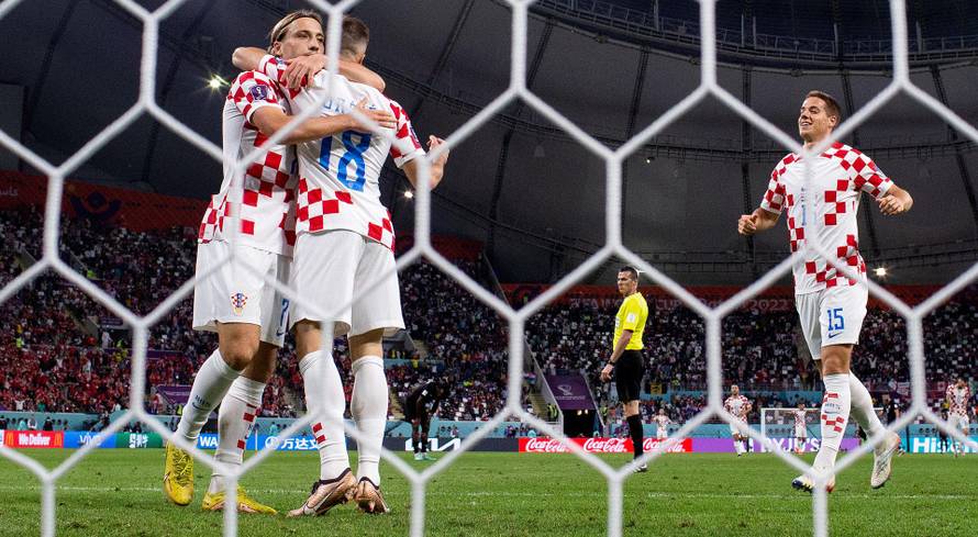 KATAR 2022 - Pogled iz gola vratara Kanade nakon pogotka u kombinaciji Oršića i Majera