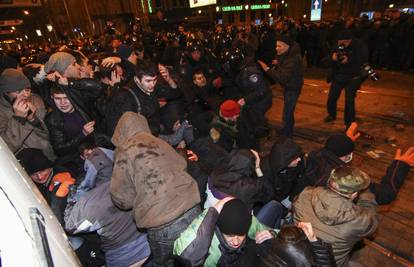 Neredi: Prosvjednici se potukli u Donjecku, jedan je poginuo