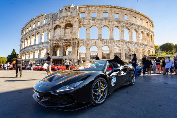 Pula: Ferrari vozila ispred pulske Arene