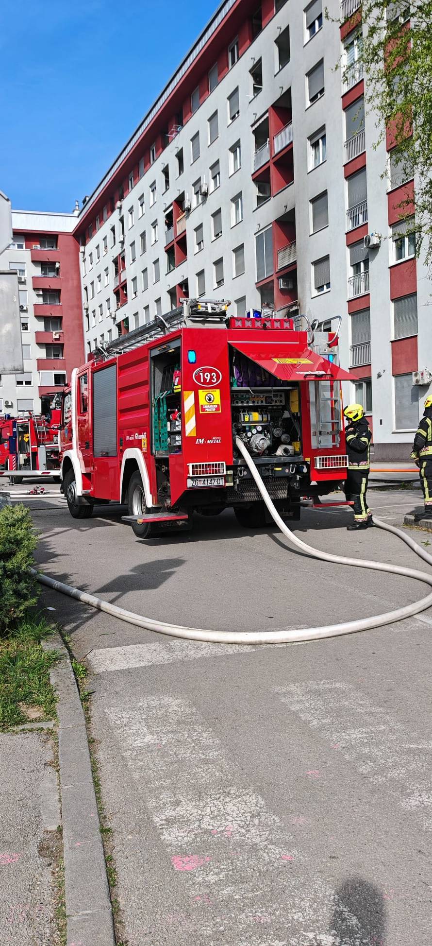 VIDEO Buknuo je požar na balkonu stana u Zagrebu!