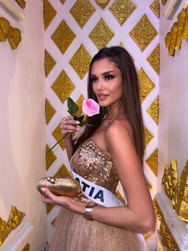 FOTO Svi outfiti naše missice: Evo u kojim se kombinacijama do sada predstavila s lentom