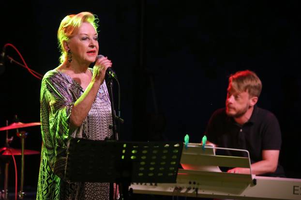 Gabi Novak i Matija Dedi? održali zajedni?ki koncert na Roškom slapu 