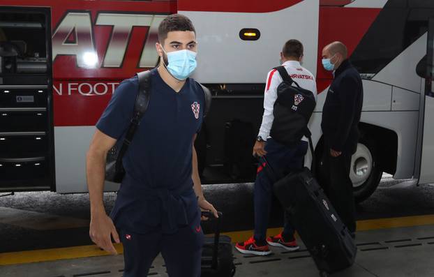 Zagreb: Hrvatski nogometni reprezentativci otputovali na Cipar na utakmicu kvalifikacija za SP