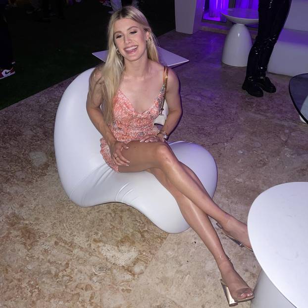 FOTO Bila je teniska zvijezda, a onda nestala. Sad voli kamere