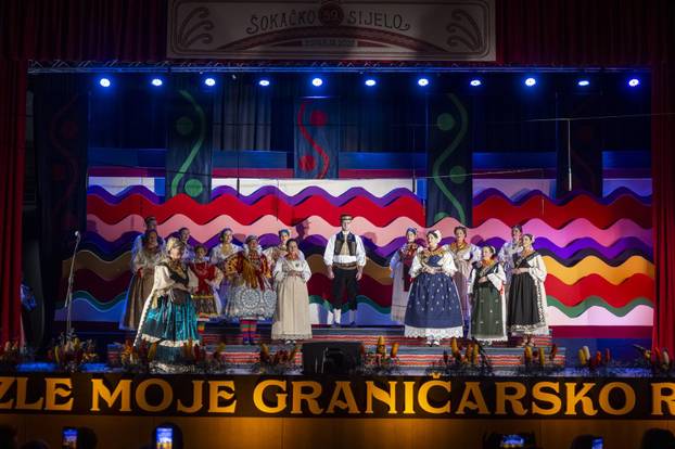 Županja: U sklopu 59. Šokačkog sijela održana Revija narodnih nošnji zlatara