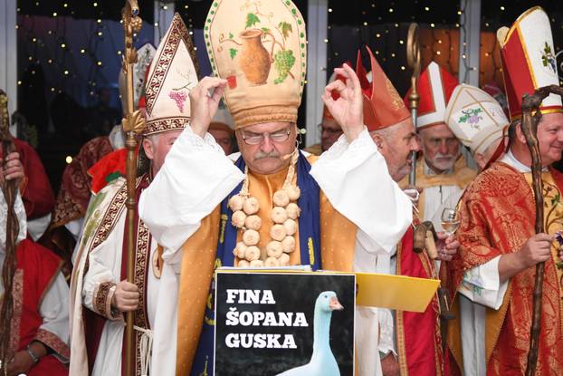 Križevci: Krštenje vina okupilo je 50-ak biskupa Svetih Martina iz cijele Hrvatske