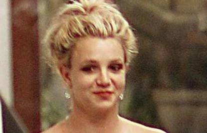 Britney prošetala hotelom omotana samo u ručnik