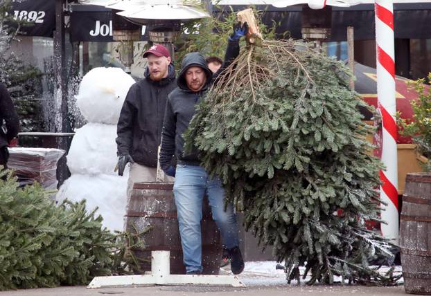 Advent u Zagrebu raspremaju, a to znači da je došao kraj božićnoj i novogodišnjoj priči