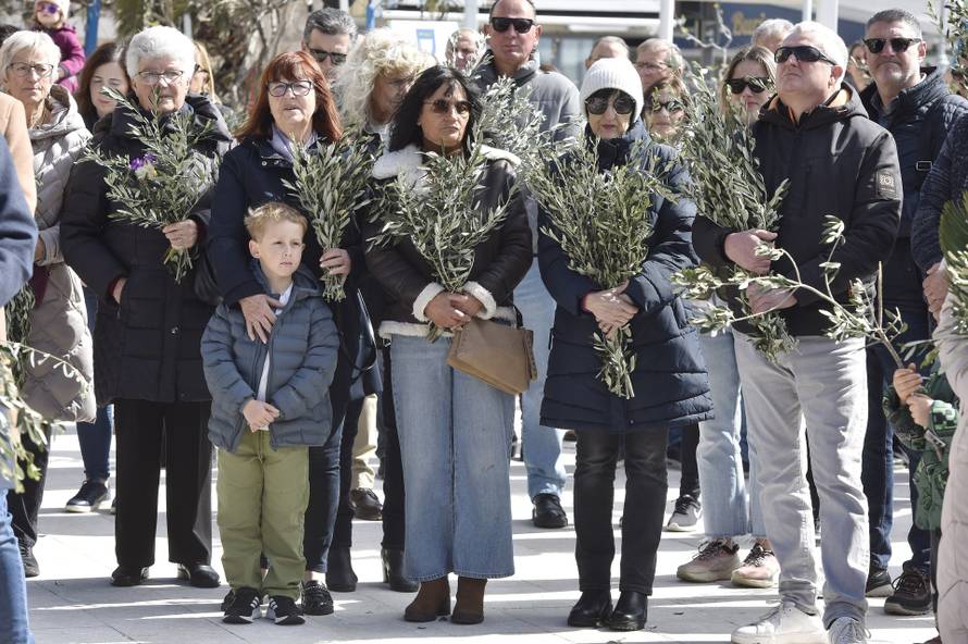 Vodice: Blagoslov maslinovih grančica na blagdan Cvjetnice