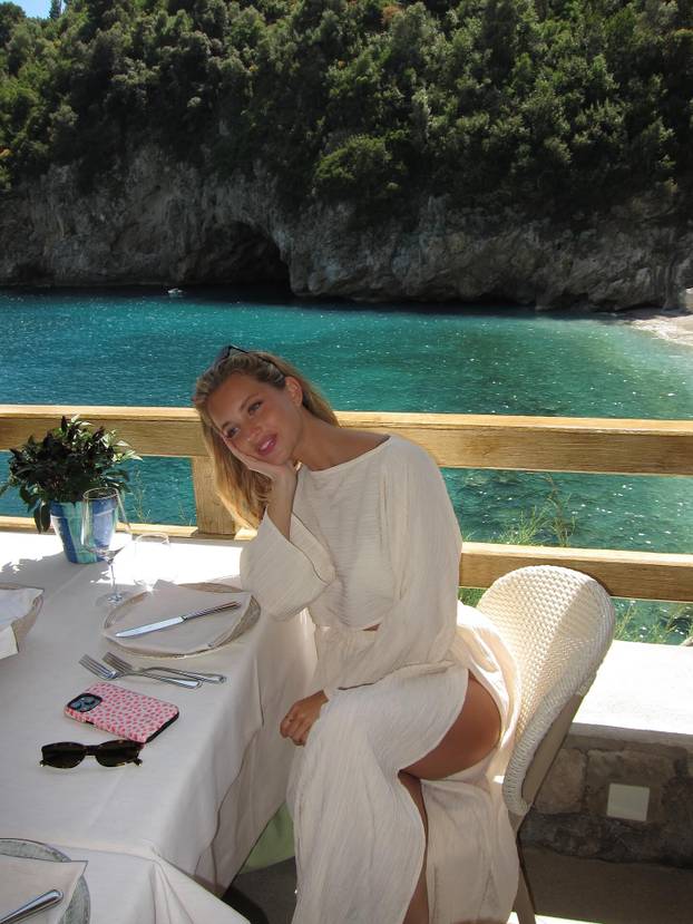 FOTO Ljubila je nogometnu i F1 zvijezdu, sad je slobodna kao ptica i pali pratitelje u bikiniju