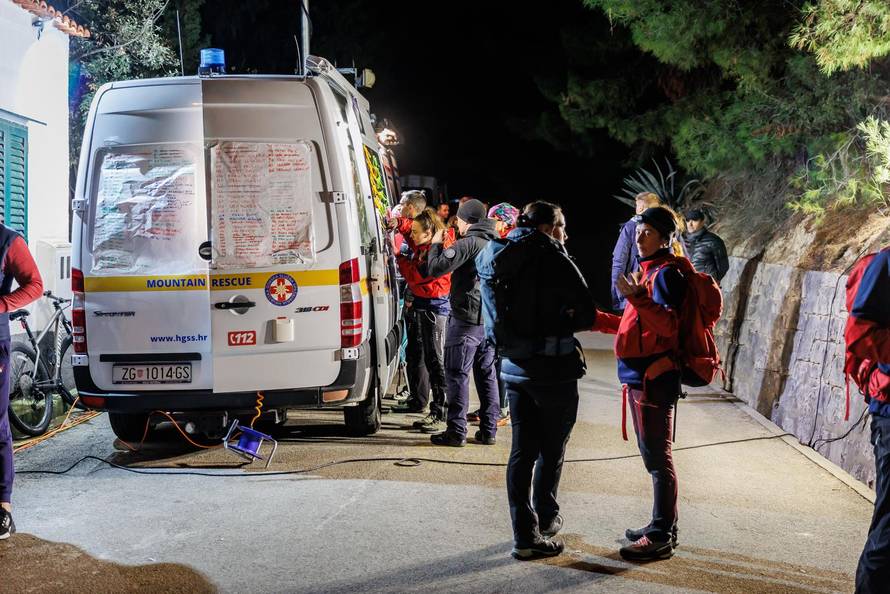 Split: U večernjim satima HGSS je pronašao nestalog mladića, u tijeku akcija izvlačenja