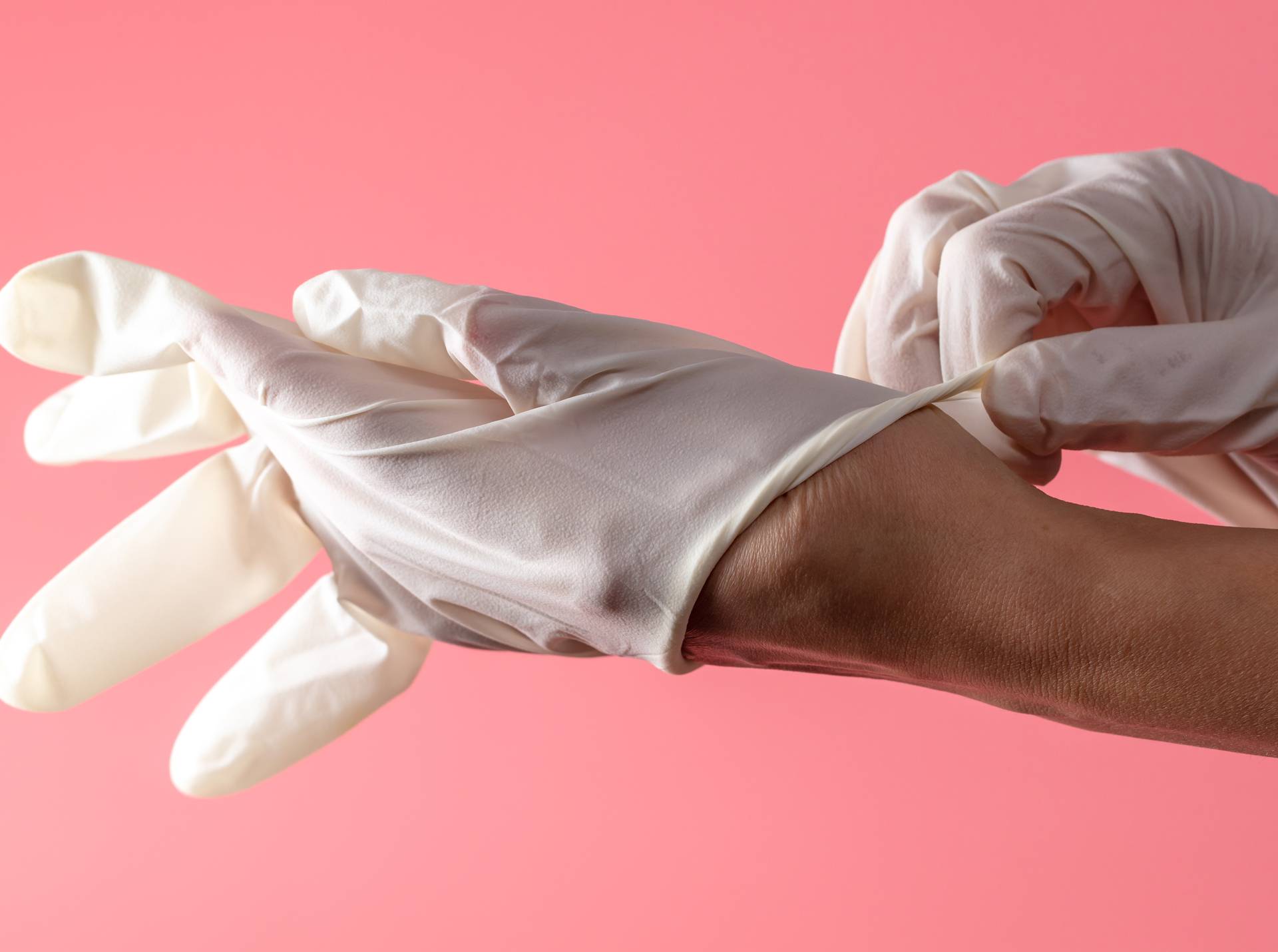 U borbi protiv zaraze koristite rukavice? Ipak nisu bezopasne