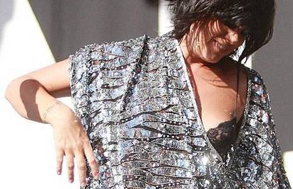 Znojna Lily Allen srušila se nakon koncerta u Australiji