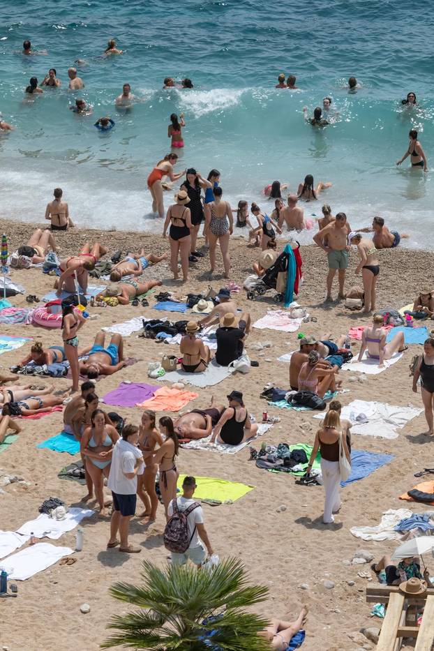 Dubrovnik:  Prepune dubrovačke plaže i gužva unutar zidina