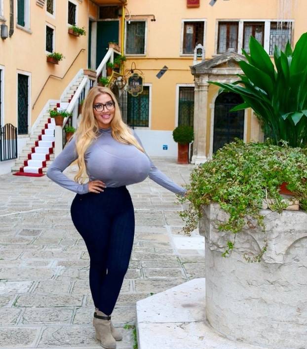 Majka osmero djece napravila nešto što nitko nije očekivao – sad živi od svog izgleda