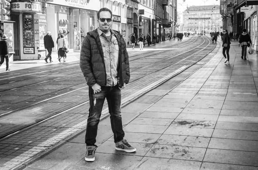 Ma da te život i sto puta vrati unatrag, ti zakorači naprijed!