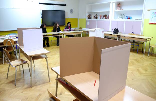 Šibenik: Građani na biralištima glasuju za novog predsjednika ili predsjednicu RH