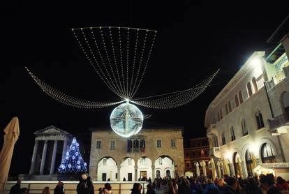 Advent u Puli napunio gradski centar šetačima: Baš je lijepo!