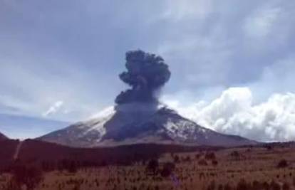 Eruptirao vulkan Popocatepetl, izbacuje pepeo do 5 km u zrak