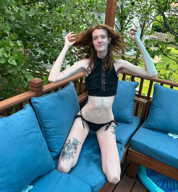 FOTO Visoka je 208 cm, a noge duže od 135: Ova influencerica ne stane ni u krevet ni u auto...