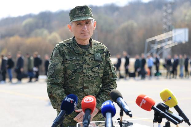 Ministar Anušić i general Kundid na prvom danu TVO-a na Slunju