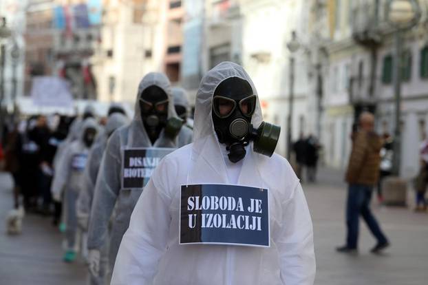 Rijeka: Prosvjedna šetnja Korzom grupe građana kojom se protive mjerana Vlade i Kriznog stožera