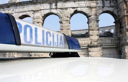 Policija privela muškarca (33) koji je gurnuo ženu s tvrđave u Puli. Pala je i teško se ozlijedila