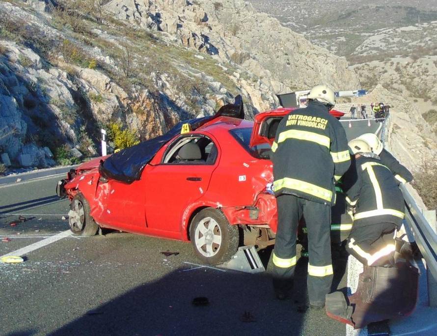 Preminuo na mjestu: Zabio se autom u stijenu na magistrali