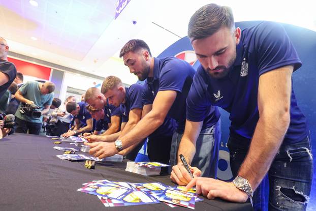 Zagreb: Otvorenje novog Dinamovog fan shopa