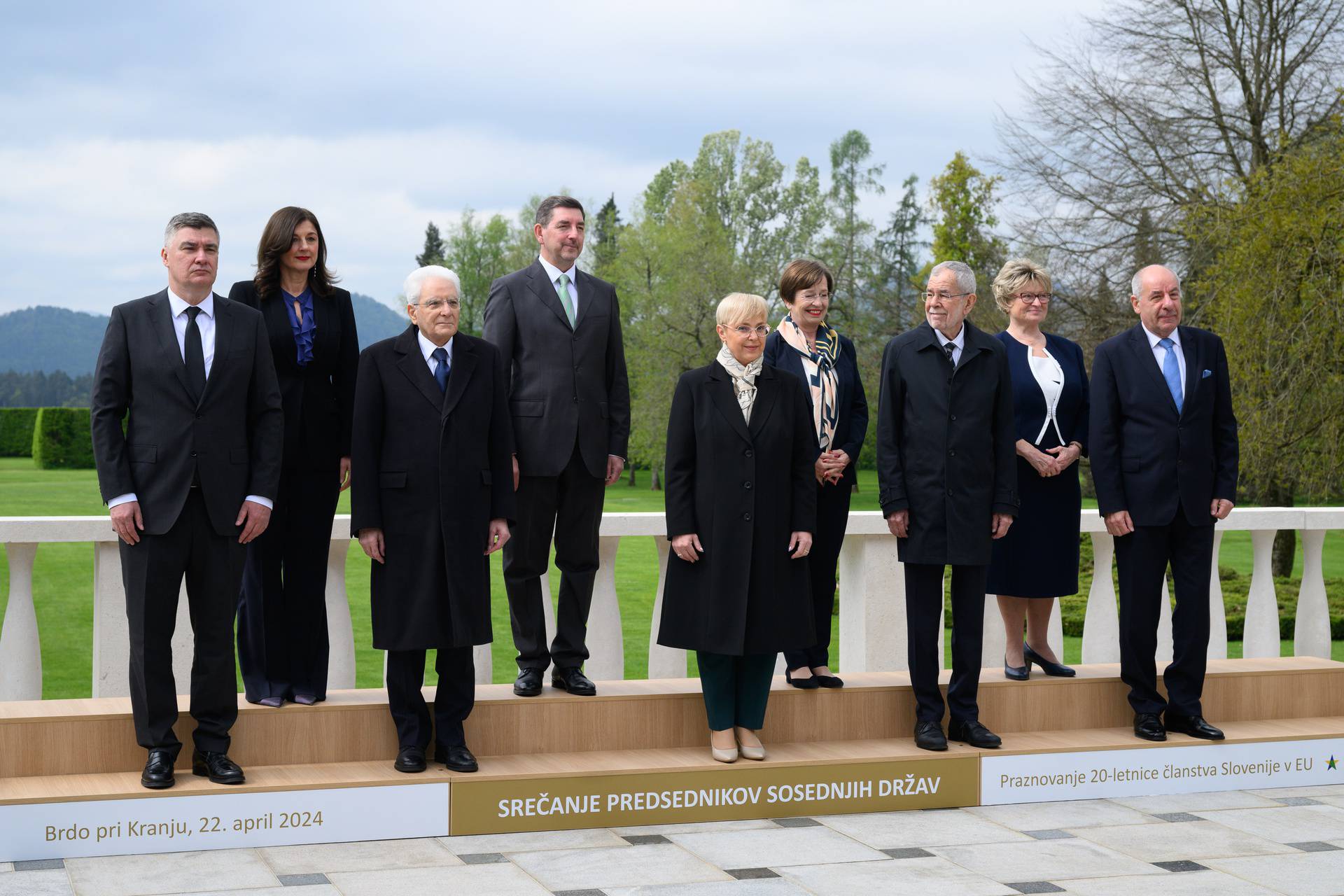 Zajedničko fotografiranje državnika koje sudjeluju na proslavi 20 godina članstva Slovenije u EU