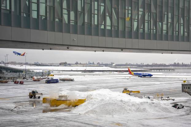 Major winter storm spreads across a large swath of the United States