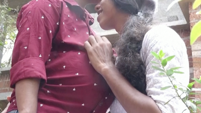 Par iz Indije koji je pauzirao tranziciju u drugi spol dobio je bebu: 'Ostvarenje našeg sna'