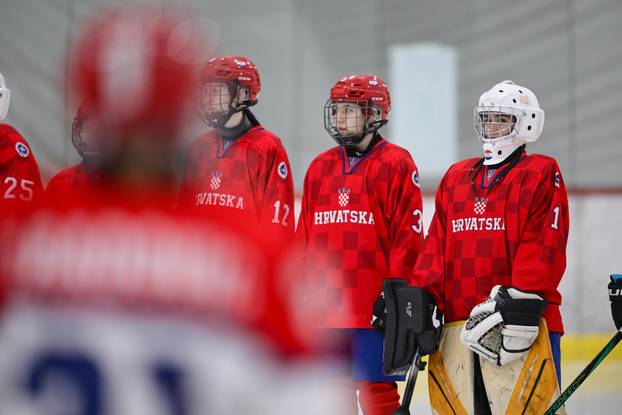 Zagreb:  Susret Hrvatske i Srbije na Svjetskom prvenstvu u hokeju za žene divizije III