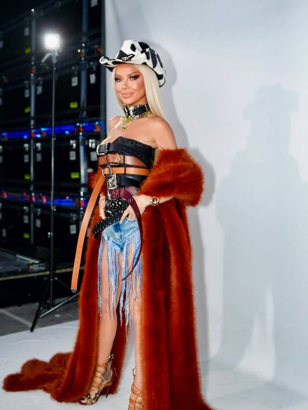 FOTO Fetiš ili...? Poznate dame vole remenje: Pogledajte kako ih nose i kojoj najbolje pristaju