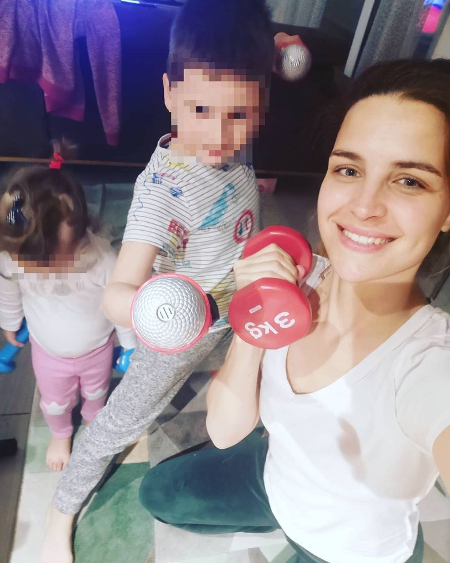 Iako mora u studio, dio posla Doris uspije napraviti i od kuće