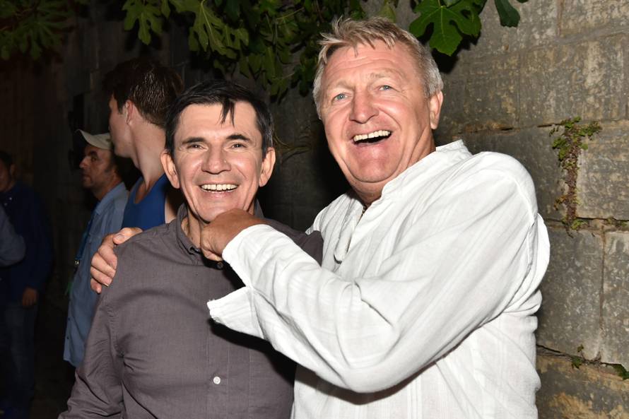 Na premijeri su boksački šampioni skandirali Šampionu