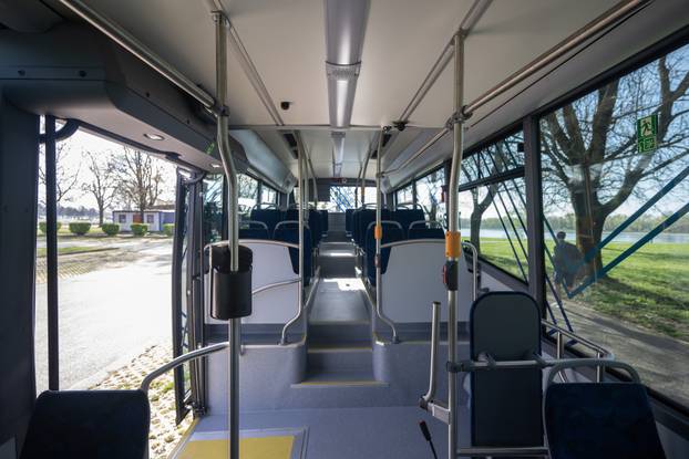 Zagreb: Tomislav Tomašević i suradnici predstavili prvi električni autobus namijenjen za javni prijevoz