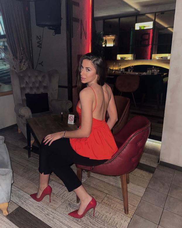 FOTO MMA voditeljica iz Srbije imponirala visinom u Zagrebu