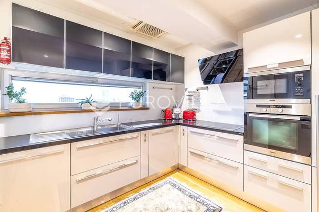 Prodaju penthouse u kojem se Lana Jurčević brčkala u jacuzziju i snimila hit! Cijena je vrtoglava