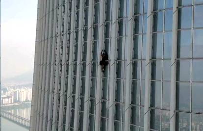 VIDEO Penjao se na 5. najvišu zgradu na svijetu bez užeta! Na 73. katu ga 'skinuli' i priveli...
