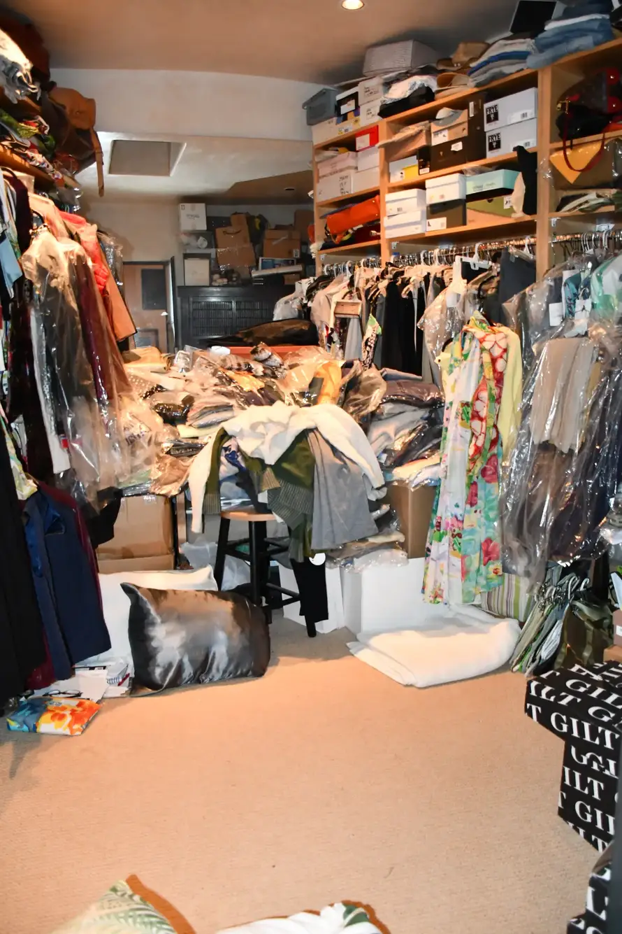 Gotovo 2 mjeseca nakon smrti pokopali su Genea Hackmana i njegovu ženu Betsy Arakawu