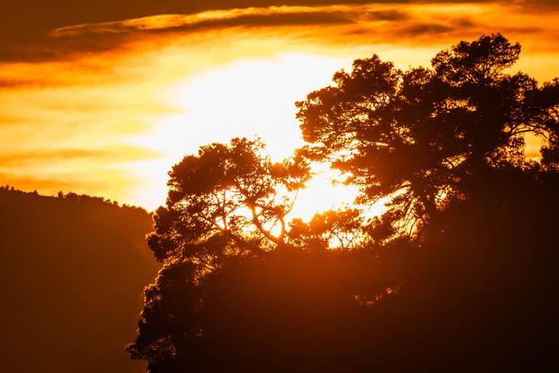 Split: Zalazak sunca iznad uvale Kašjuni