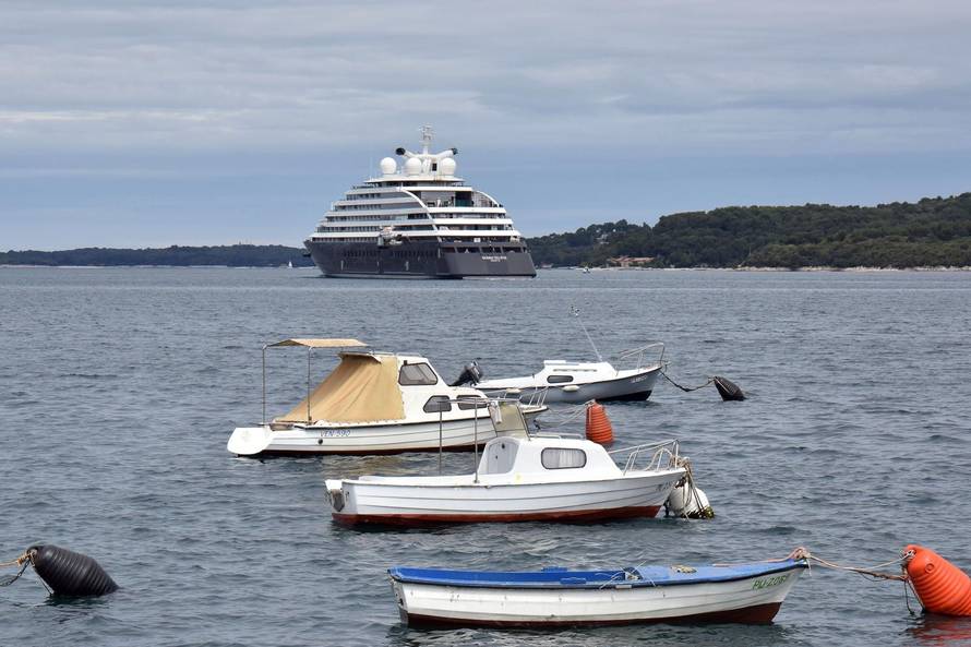 Pula: Iz brodogradiliÅ¡ta Uljanik na probnu voÅ¾nju isplovio polarni kruzer Scenic Eclipse