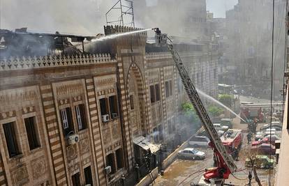 Gorjelo ministarstvo u središtu Kaira, ne zna se uzrok požara