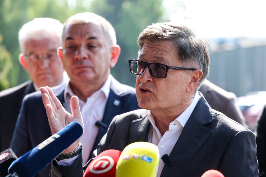 Ivica Lovrić predao potpise za kandidaturu za gradonačelnika Zagreba