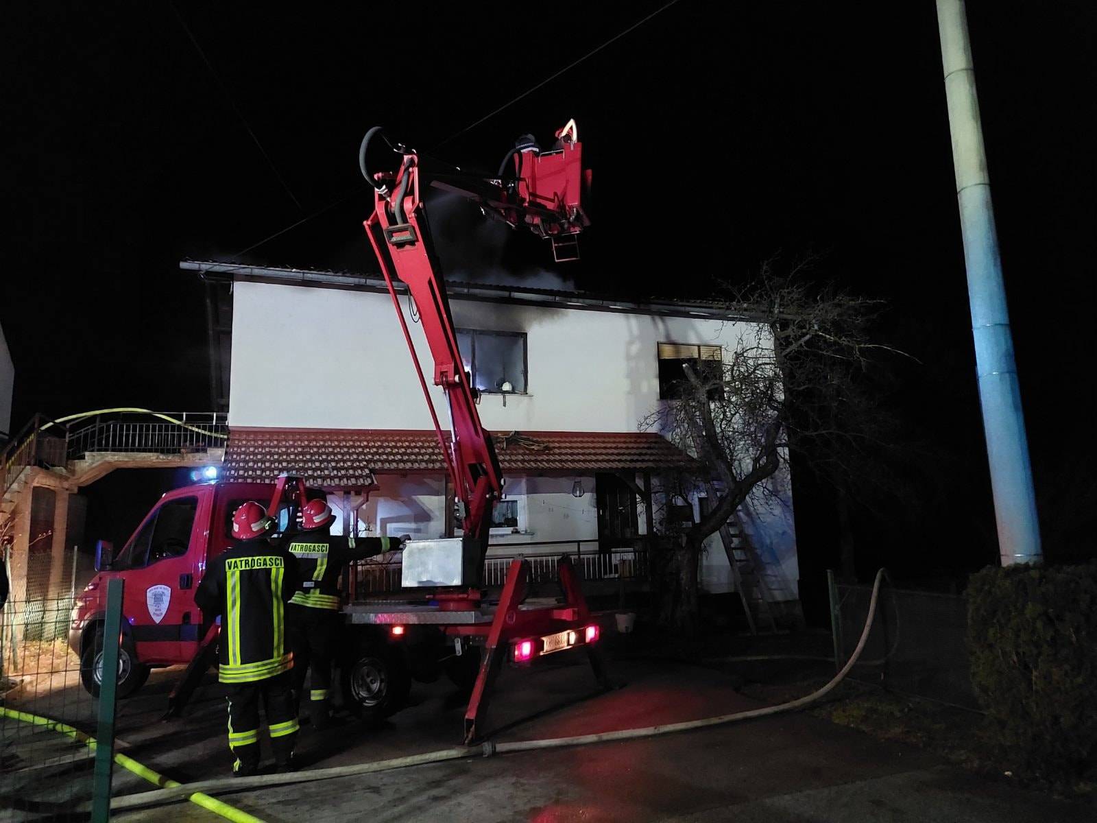 U požaru kuće u Humu na Sutli jedan poginuli i jedan ozlijeđeni