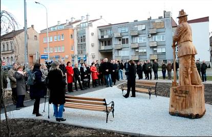 Bjelovar: Kip Drvosječa visok tri metra i težak tonu i pol  