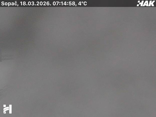 FOTO Snijeg pao na Sljemenu, zatrpana i A6, šleperi ne smiju prema Istri, pogledajte snimke