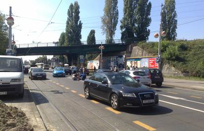 Školarca udario automobil na pješačkom prijelazu u Zagrebu