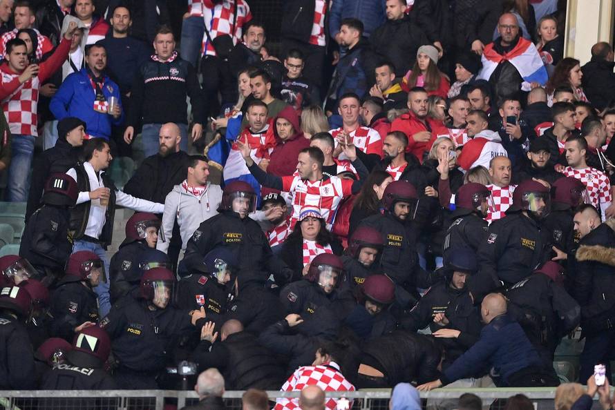 Policija intervenirala na tribini s hrvatskim navijačima